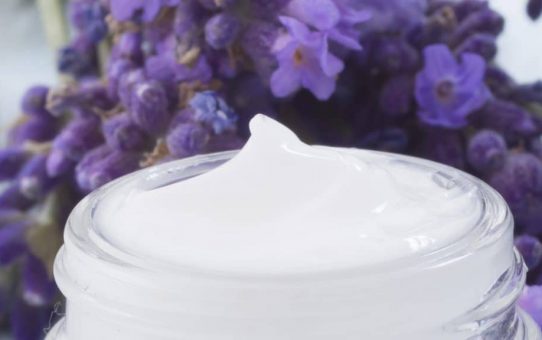 How to Make Your Own Nighttime Facial Cream for Clearer Skin